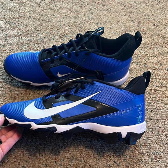 Nike Blue and Black Athletic Shoes for Performance - Picture 4 of 8